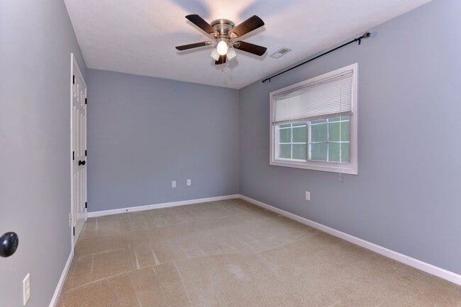 Building Photo - Beautifully Renovated Running Man Gem - Co...