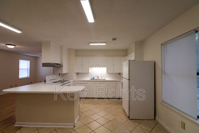 Building Photo - 4679 Bradley Dr
