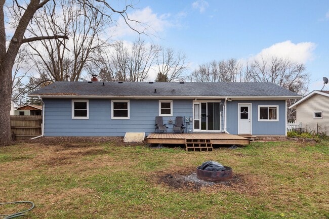 Building Photo - 1349 Sycamore St
