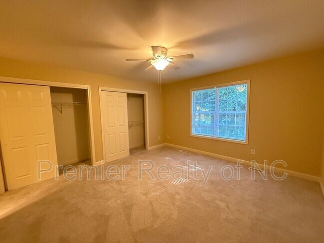 Building Photo - 607 Westpark Ct