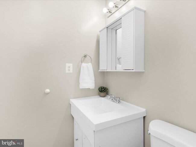 Building Photo - 855 De Franceaux Harbour