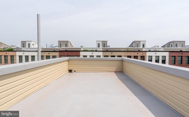 Building Photo - WOW brand new with Deck