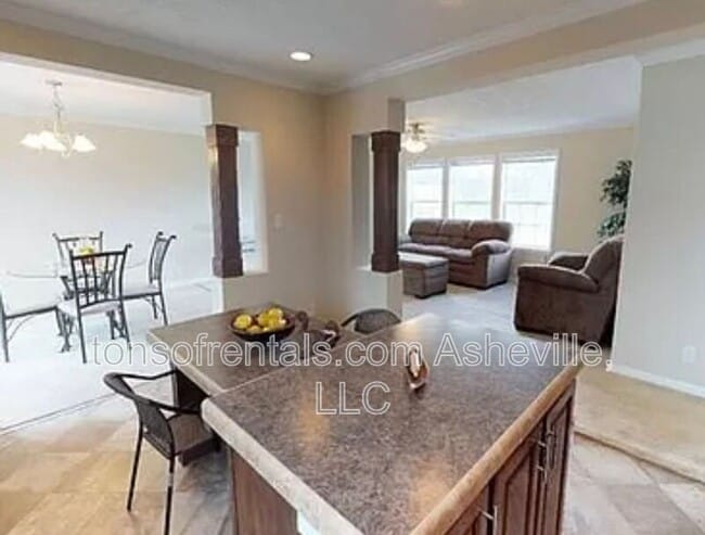 Building Photo - 3 Dadoo Dr