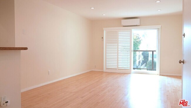 Building Photo - 9005 Cynthia St