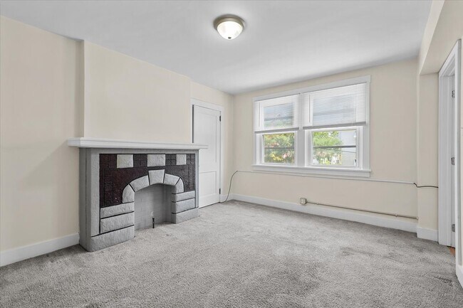 Building Photo - 915 Chartiers Ave