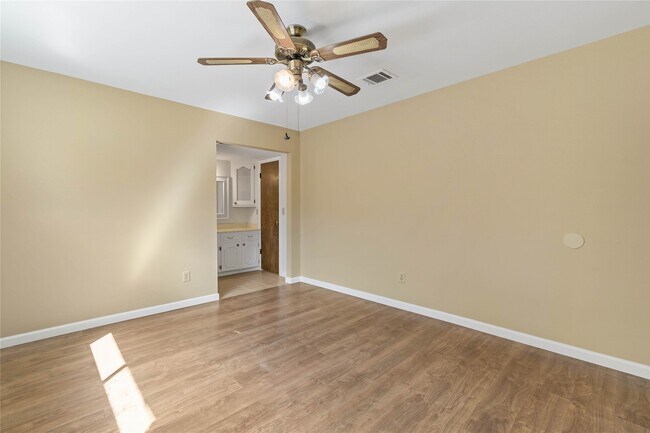 Building Photo - 10418 Sagemeadow Ln