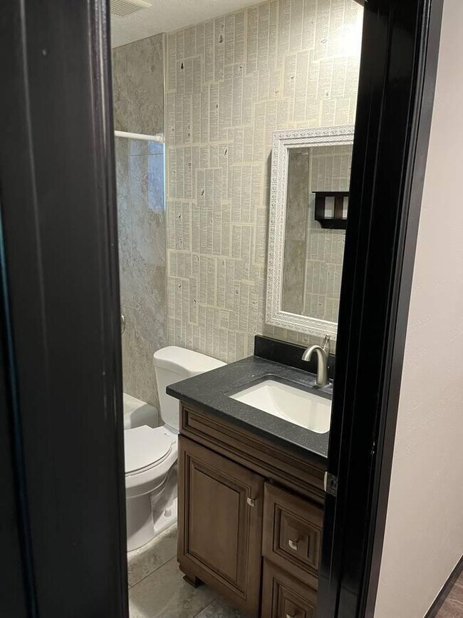 Building Photo - 220 Roehl Rd NW