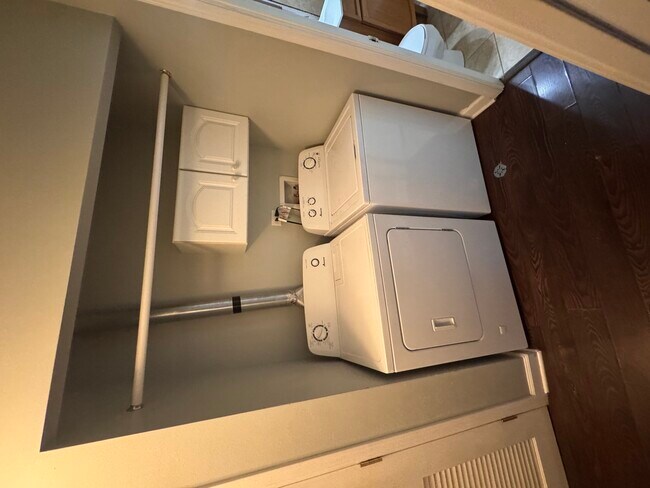 Building Photo - 202 E Streamwood Blvd