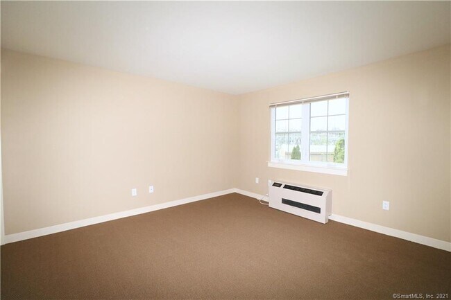 Building Photo - 128 Custer St