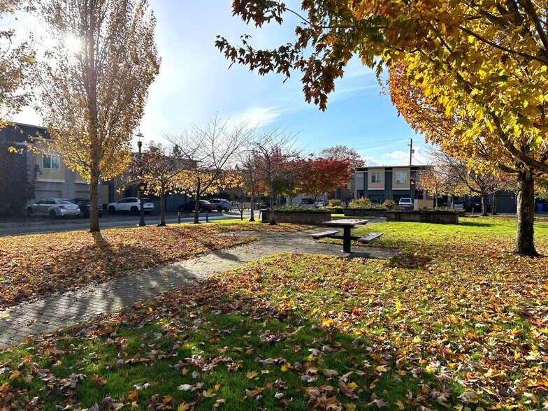 Building Photo - 10465 NE 5th Cir