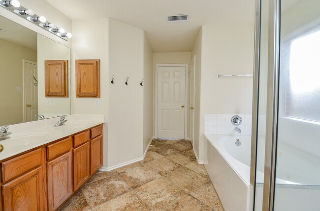 Building Photo - 3268 Jessica Ct