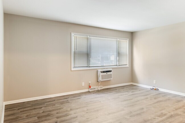 Building Photo - 4222 S 51st St