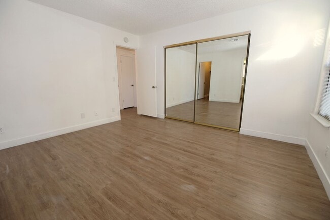 Building Photo - CENTRAL LOCATION - TROPICANA/MARYLAND AREA - 2 BED/2 BATH