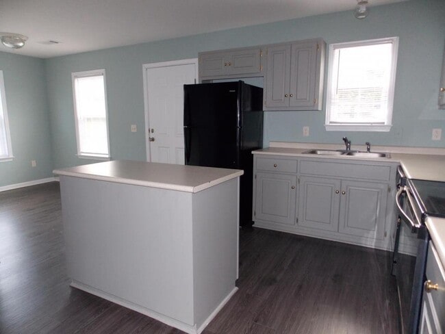 Building Photo - FALL 2026-2086 Gabbies Run