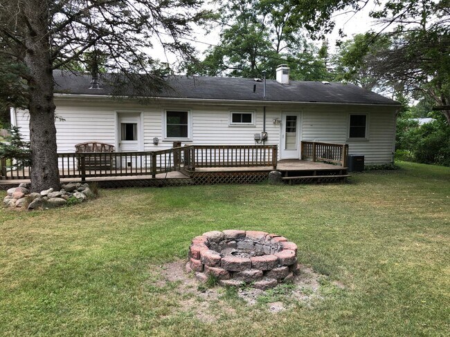 Building Photo - 3884 Five Mile Rd