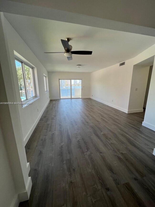 Building Photo - 462 Golden Isles Dr