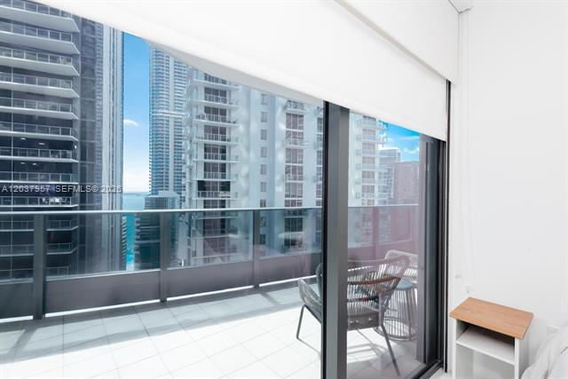 Building Photo - 1000 Brickell Plz