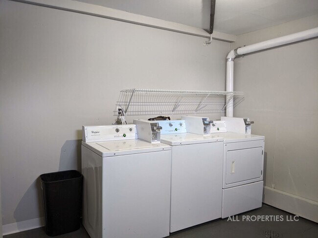 Building Photo - 1005 Newton St