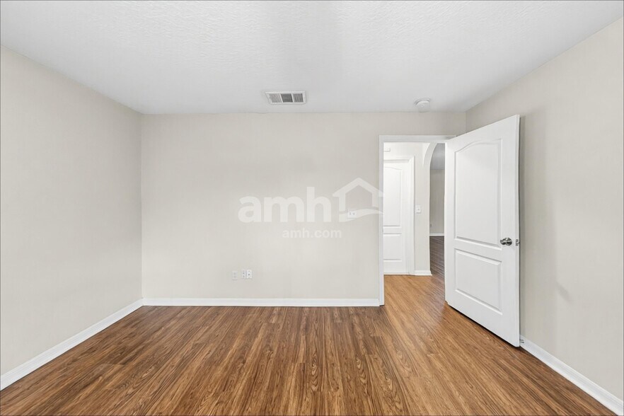 Building Photo - 331 Valley Edge Dr