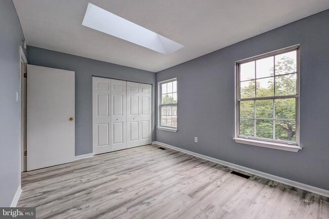 Building Photo - 517 Gloucester Ct