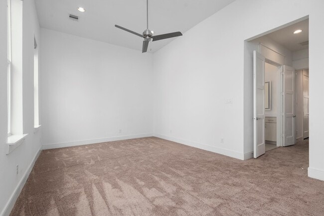 Building Photo - 1211 Hickory St