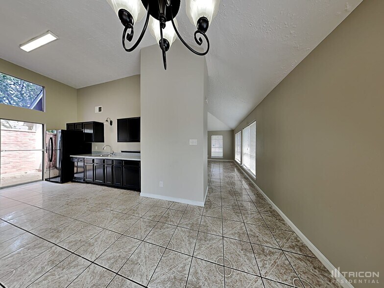 Building Photo - 8711 Croteau Dr