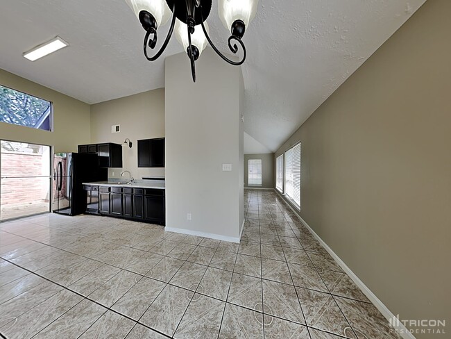Building Photo - 8711 Croteau Dr