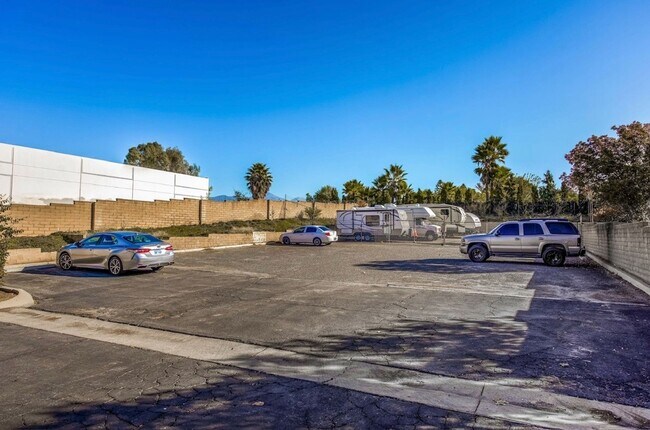 Building Photo - 514 Derby Rd