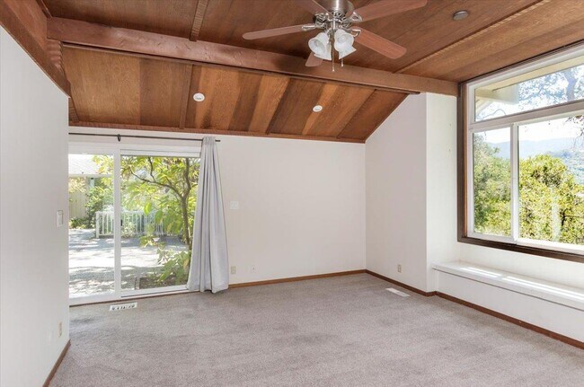 Building Photo - 13434 Old Oak Way