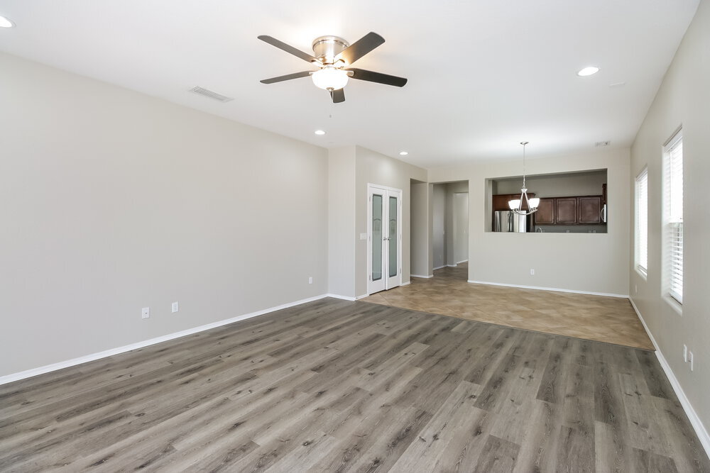 Building Photo - 41538 N Salix Dr