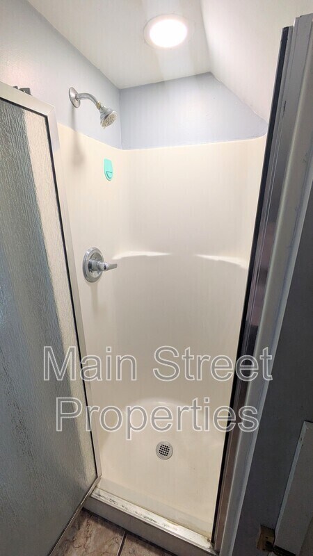 Building Photo - 911 N Spring St