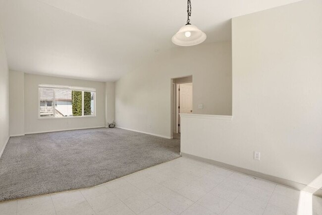 Building Photo - 820 N Siony