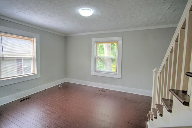 Building Photo - 1011 E Ellerbee St