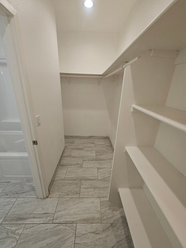 Building Photo - 3 Bedroom 2 Bathroom Duplex for Rent in Corning!