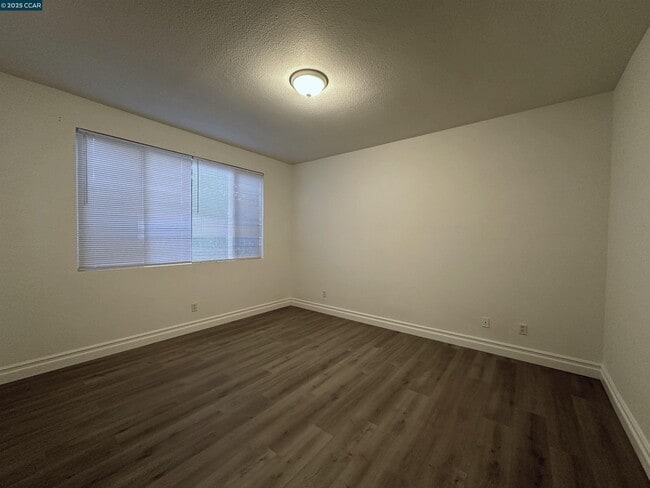 Building Photo - 111 Steinbeck Ct