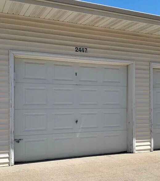 Building Photo - 2447 Patricia Dr