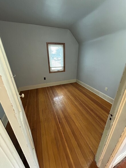 Small bedroom 1 - 821 Minnesota Ave