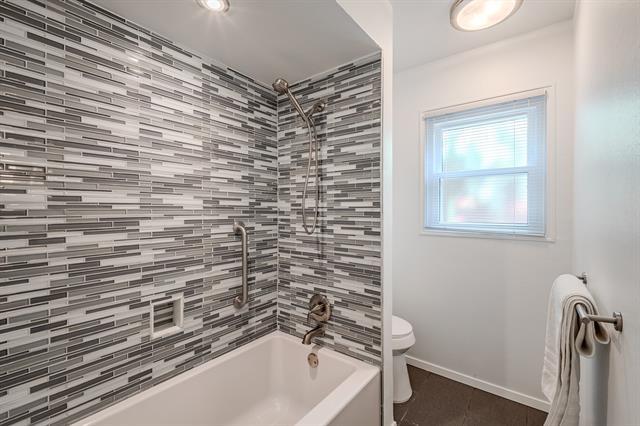 Building Photo - 3347 Latham Dr