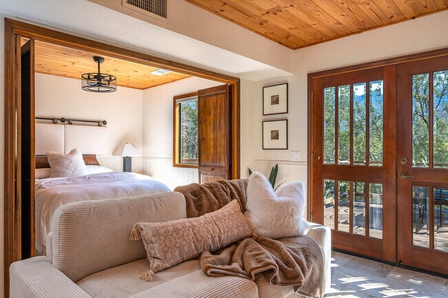 Building Photo - 43620 Washburn Dr