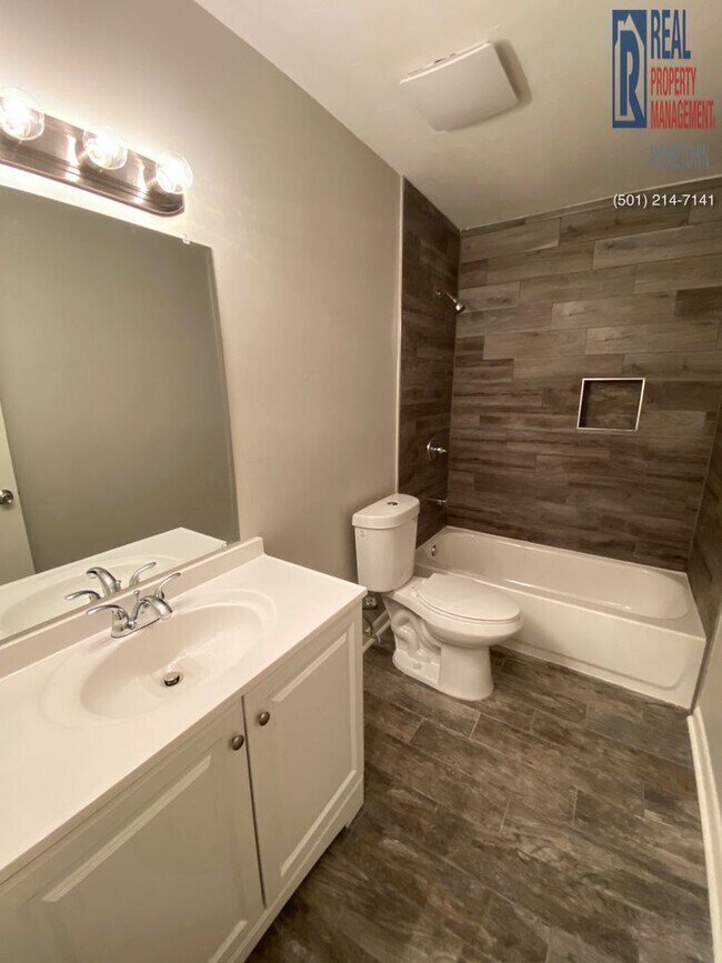 Building Photo - 913 Brewer-