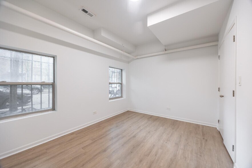 Building Photo - 5054 N Winthrop Ave