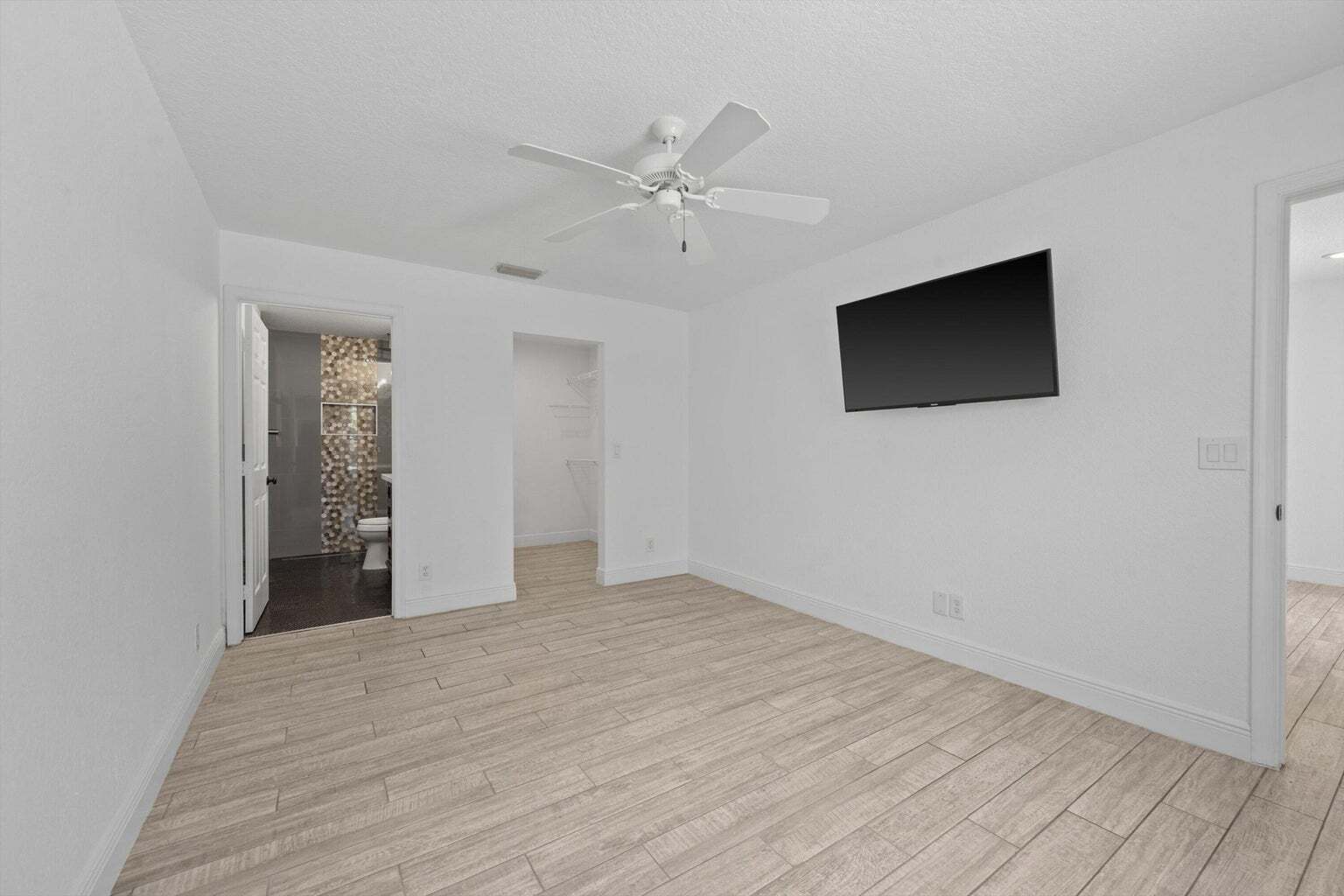 Building Photo - 3800 Miramontes Cir