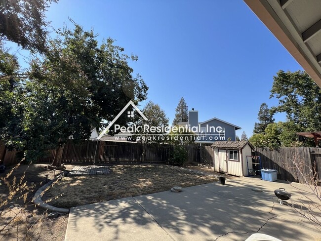 Building Photo - Charming 3 bd/2 ba Elk Grove Home!