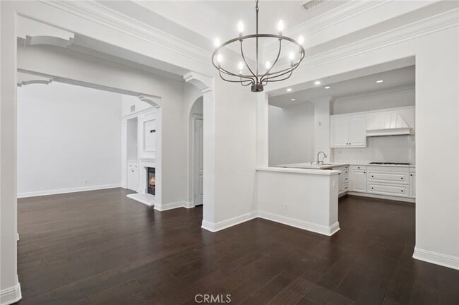 Building Photo - 67 Mandria