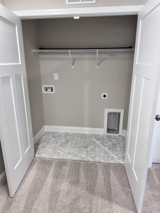 Building Photo - 617 Jacks Xing Dr