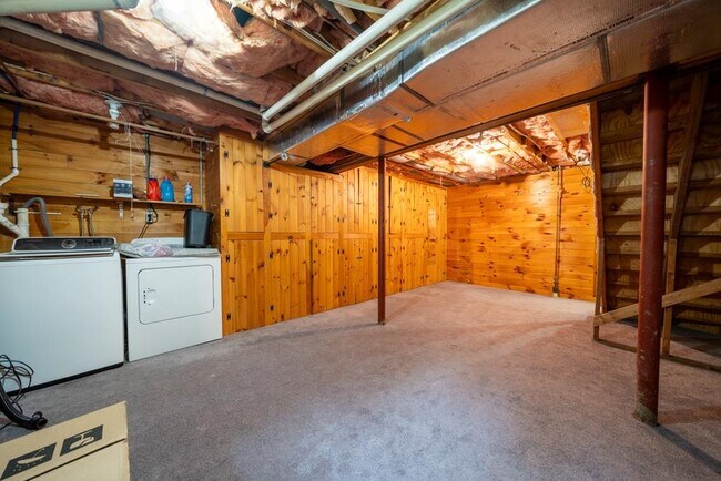Building Photo - 246 Winding Pond Rd