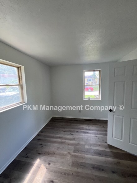 Building Photo - 507 Fir St
