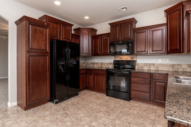 Building Photo - Bentonville Home! (March Move In)
