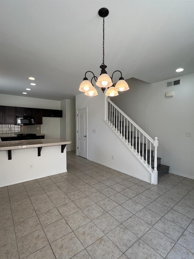 Building Photo - 3621 W Pomegranate Ln