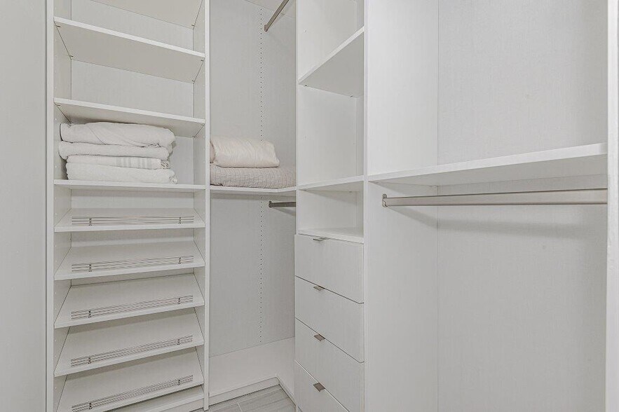 Building Photo - 2301 Collins Ave